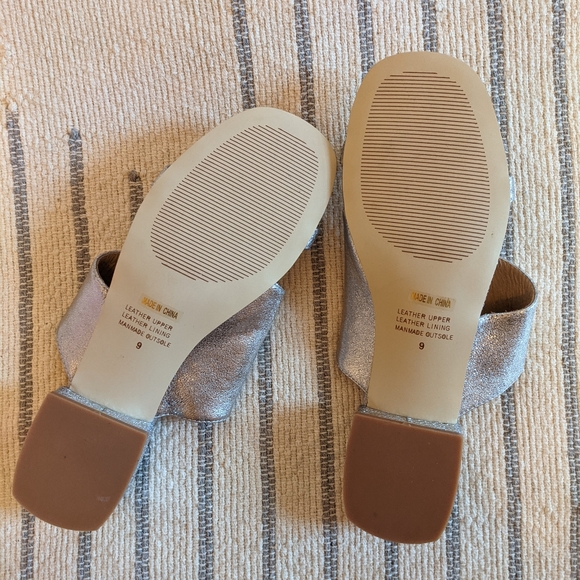 Intentionally Blank Jes Sandal - Picture 2 of 3